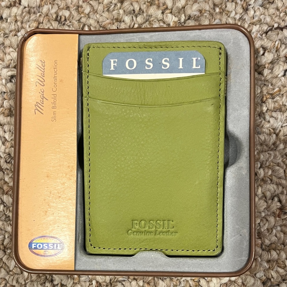 New Fossil Lime Green Leather Card Wallet in original box
